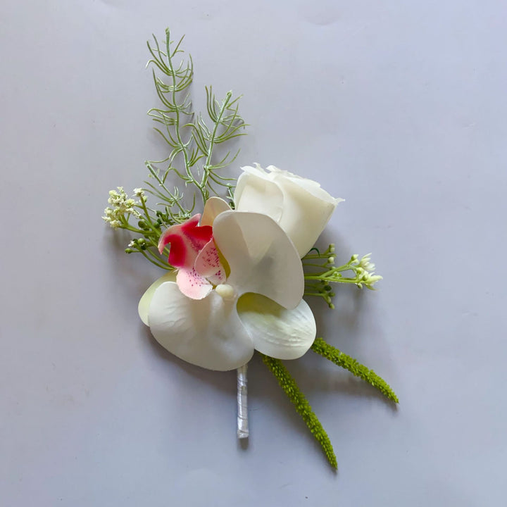 Dekorativer floraler Anstecker