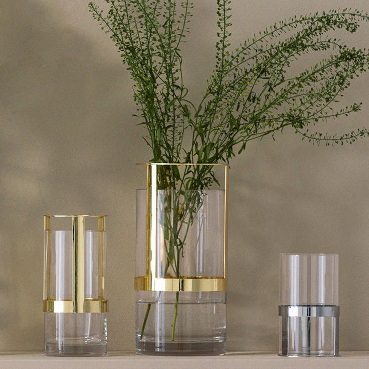 Eleganter Glas- und Goldkerzenhalter