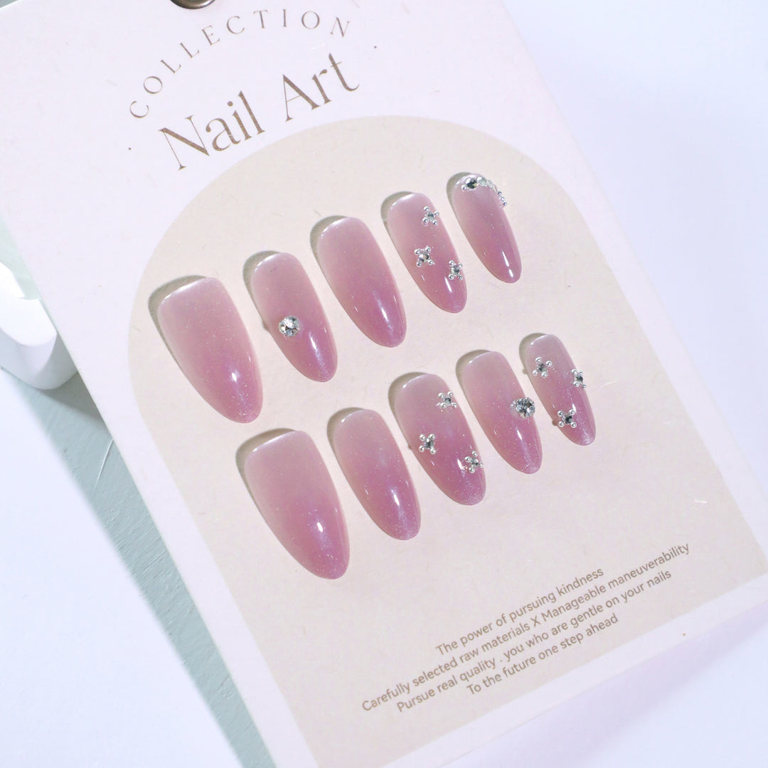 Künstliche Nagelkunst mit Glitzerverzierungen Karnz