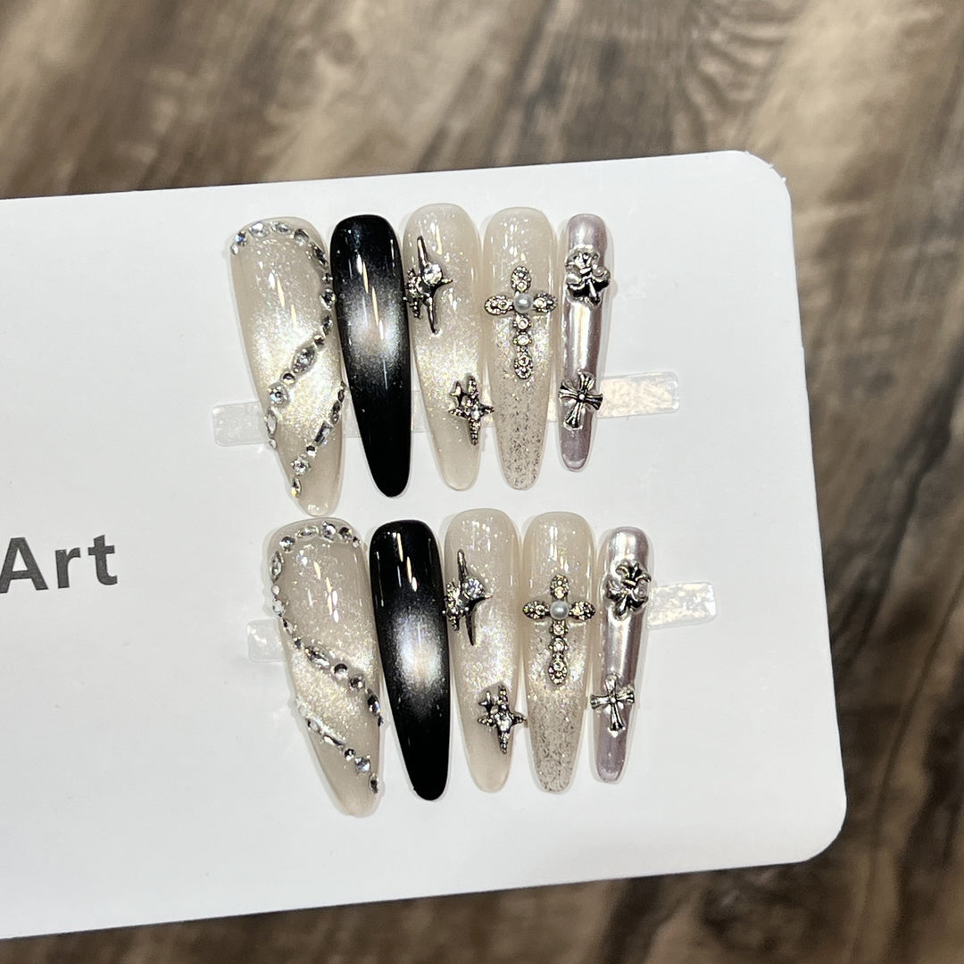Dekoratives Stiletto Press-On-Nagelset mit Sternakzenten Karnz