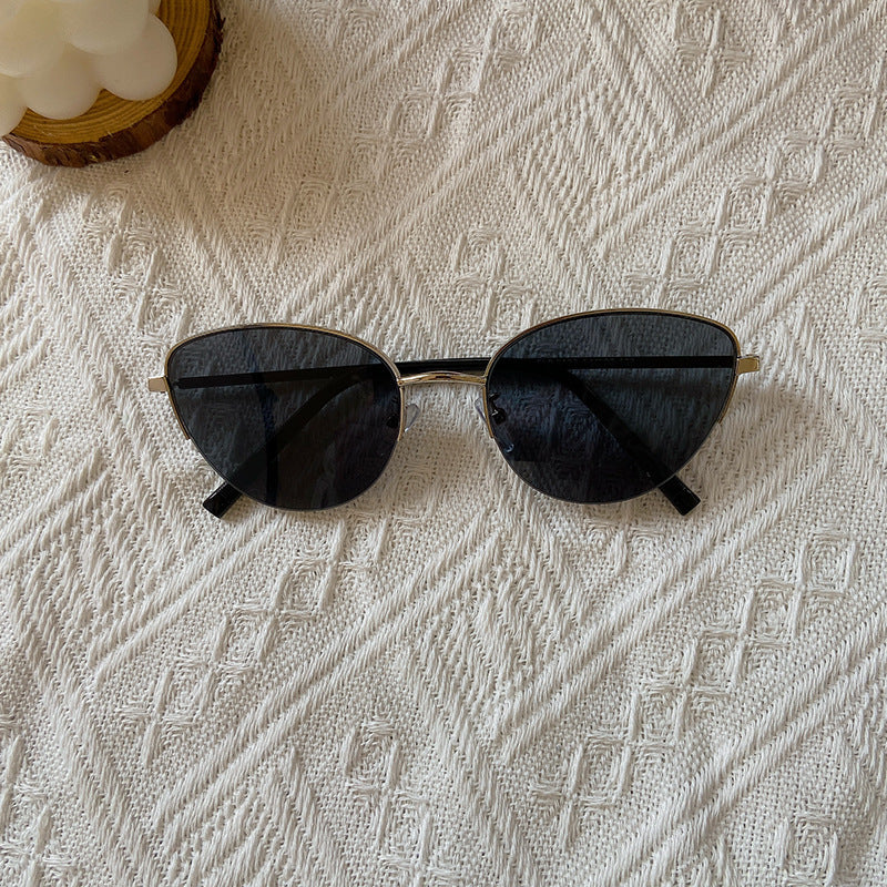 Modische Cat-Eye Sonnenbrille mit Feinem Metallrahmen Karnz