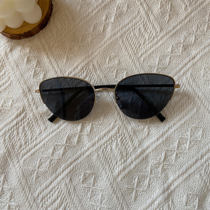 Modische Cat-Eye Sonnenbrille mit Feinem Metallrahmen Karnz