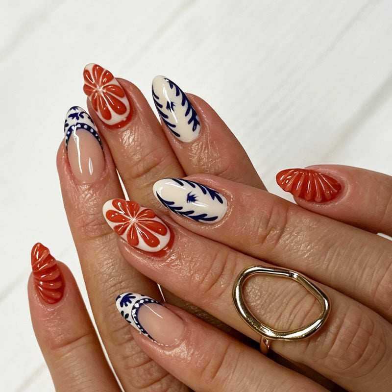 Kunstnagelset mit floralen und eleganten Designs Karnz