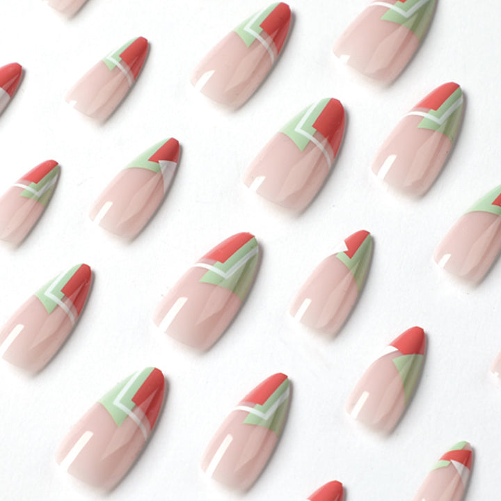 Kunstvolle Nailart im trendigen Design Karnz