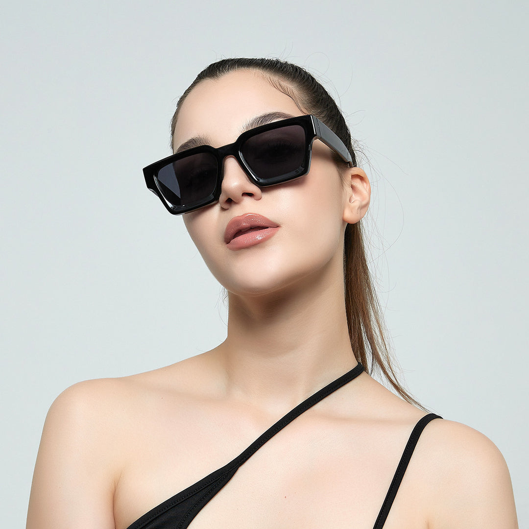 Damen modische Sonnenbrille mit klarem Rahmen und Verlaufsgläsern Karnz