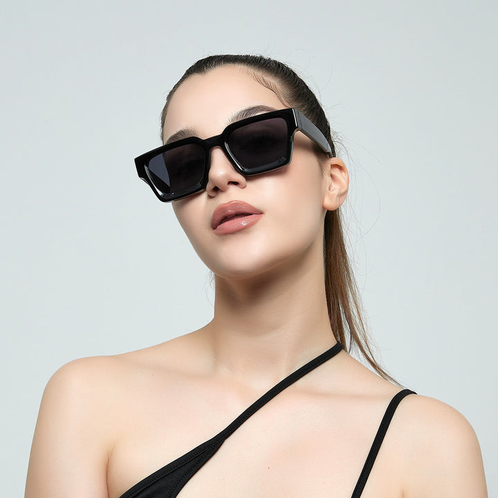 Damen modische Sonnenbrille mit klarem Rahmen und Verlaufsgläsern Karnz