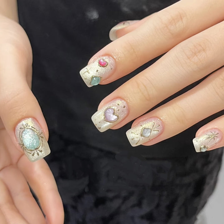 Dekoratives Press-On-Nagelset mit Edelsteinakzenten