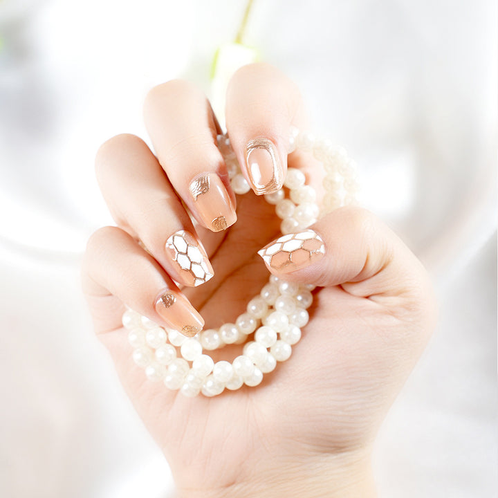 Elegantes Nagelkunstdesign Karnz