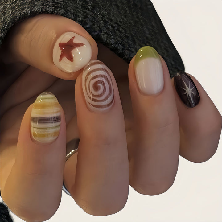 Kreative Kunstnägel mit Spiralmotiv Karnz