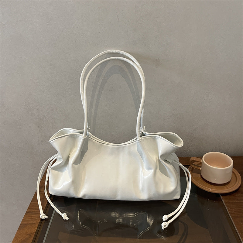 Glänzende Kunstleder-Handtasche