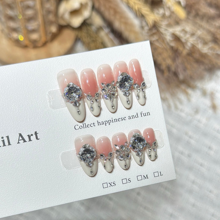 Dekoratives Strass-verziertes Nagelkunstset