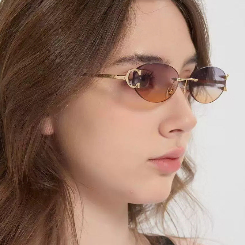 Damen elegante ovalförmige Sonnenbrille mit modischem Metallrahmen Karnz