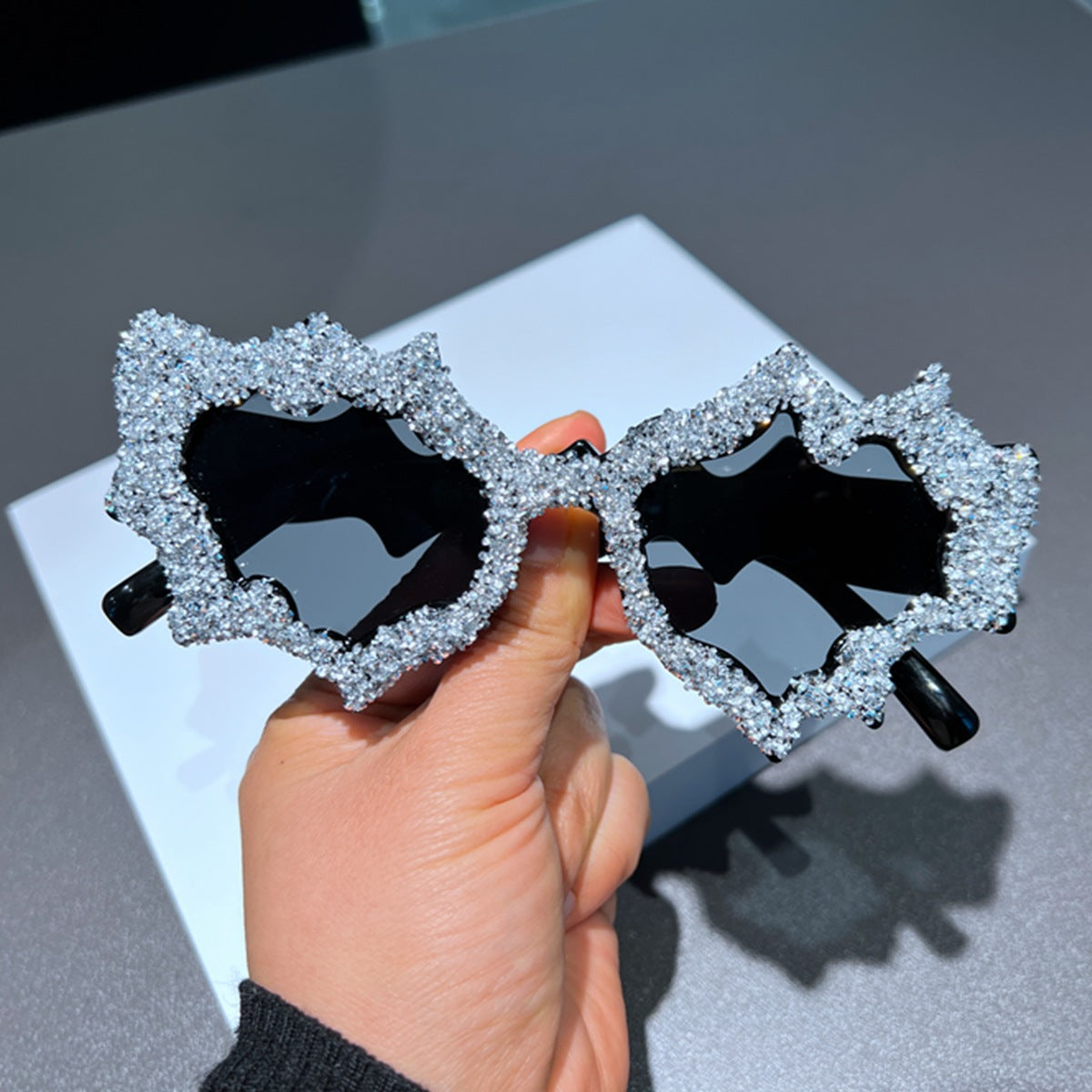 Damen kreative Sonnenbrille im extravaganten Design mit Glitzerverzierungen Karnz