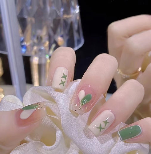 Künstlerische Press-On Nägel mit botanischem Design Karnz