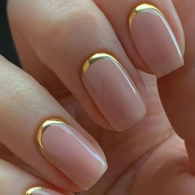 Luxuriöse goldverzierte Gel-Nagelveränderungen Karnz