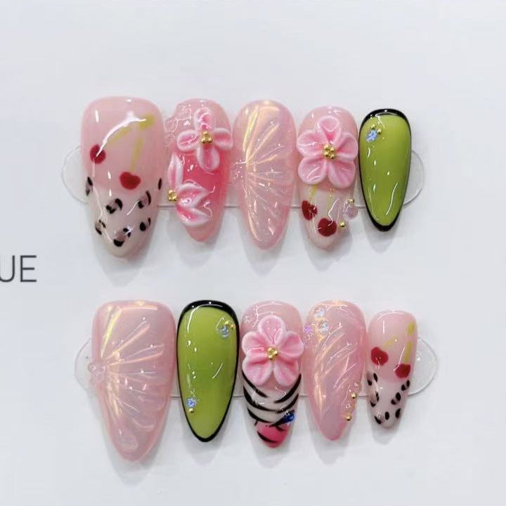 Künstlerisches Floral-Verzierte Press-On Nagelset Karnz