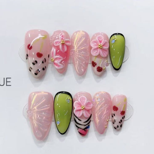 Künstlerisches Floral-Verzierte Press-On Nagelset Karnz