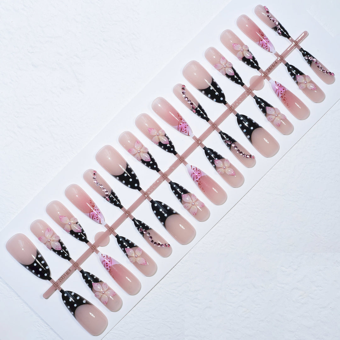 Premium Nagelstecker mit floralen Motiven Karnz