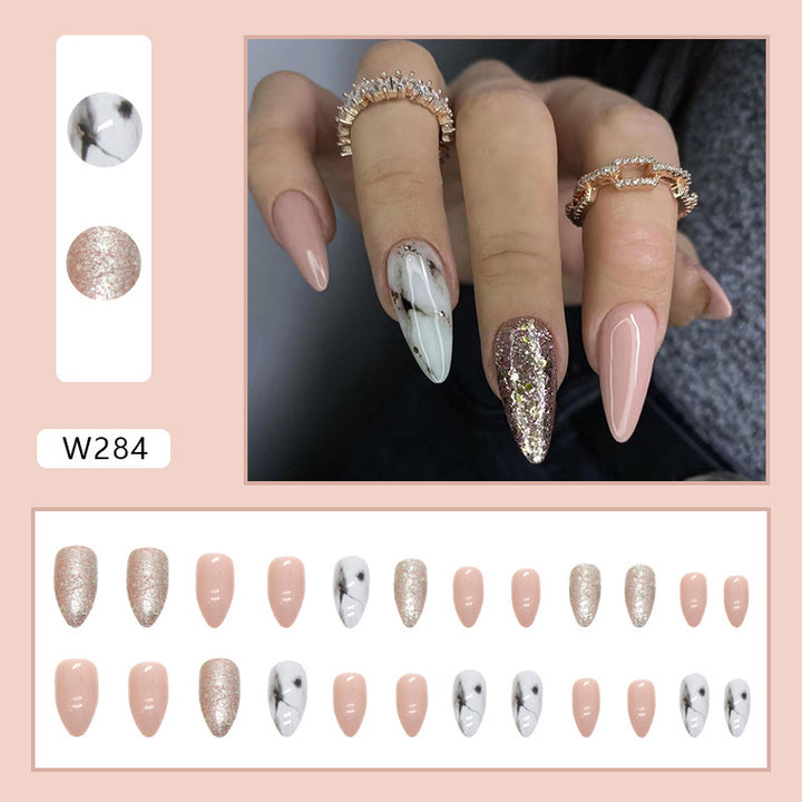 Glamouröse künstliche Fingernägel