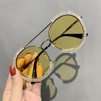 Damen glamouröse Sonnenbrille mit funkelndem Kristallrahmen Karnz