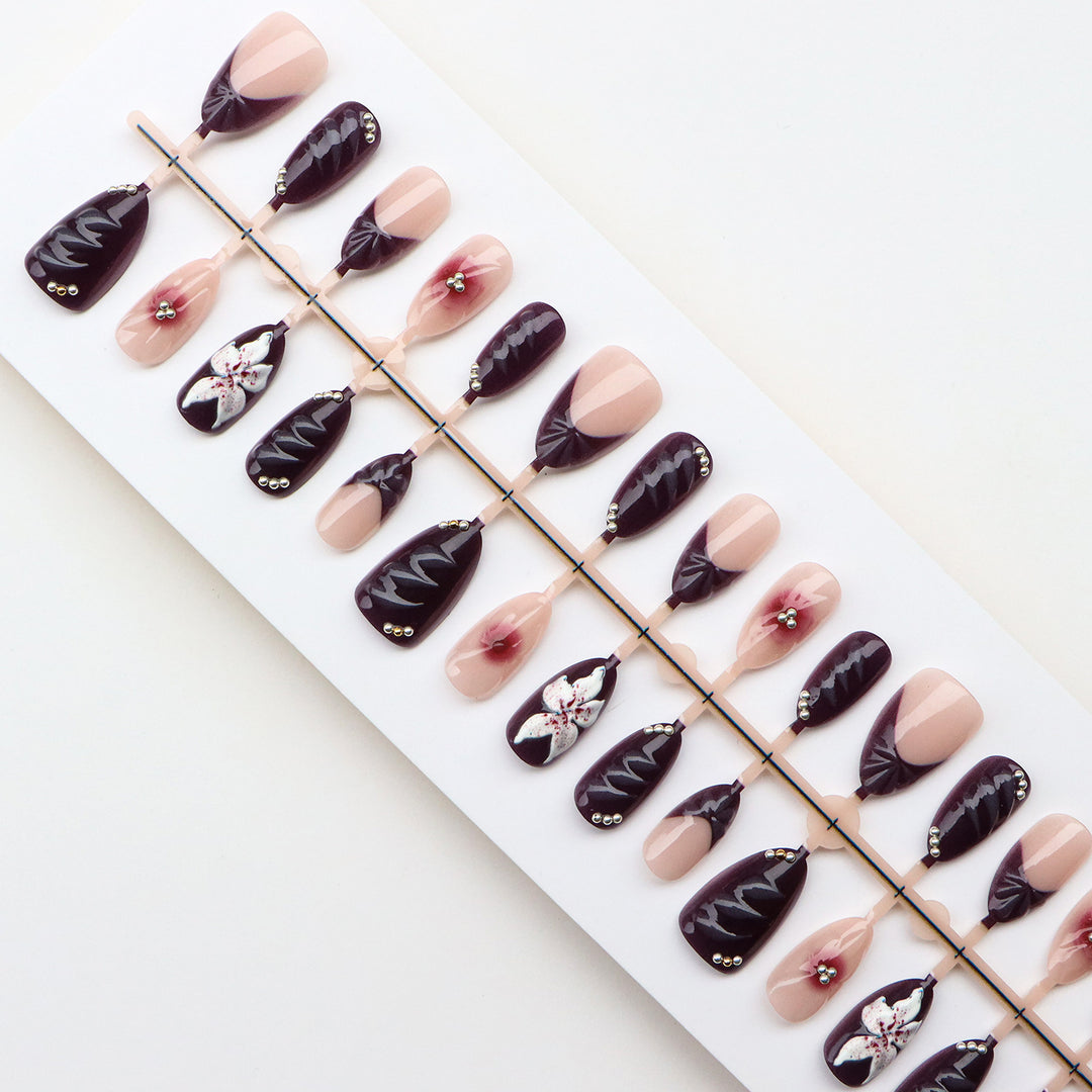 Künstlerisches Floral Press-On Nagelset