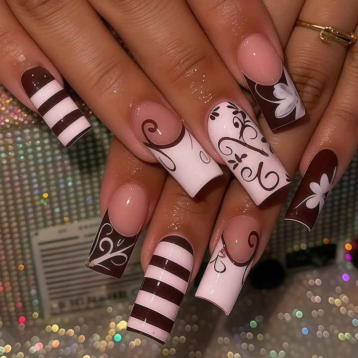 Dekorative lange Press-On Nagelkunst Tipps Karnz