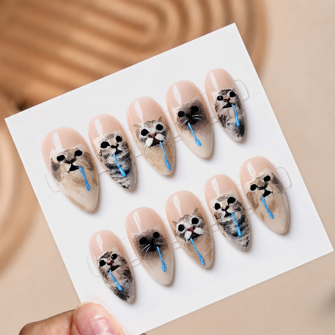 Kunstnagelset mit eleganten floralen Motiven und geplotteten Designs Karnz