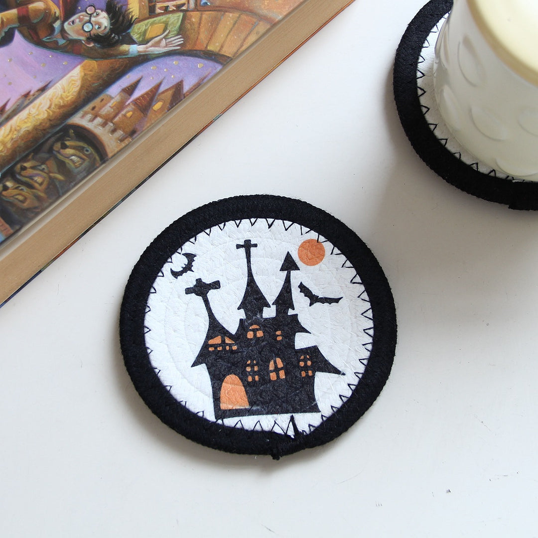 Runde Filz- und Baumwoll-Untersetzer mit gesticktem Halloween-Spukhausmotiv