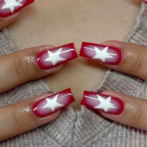 Kreative Nail Art mit Sternen-Motiv Karnz