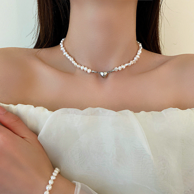 Elegantes Silberperlenarmband mit Herzdetails Karnz