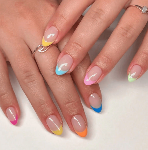 Kunstnagelset mit buntem French Design Karnz