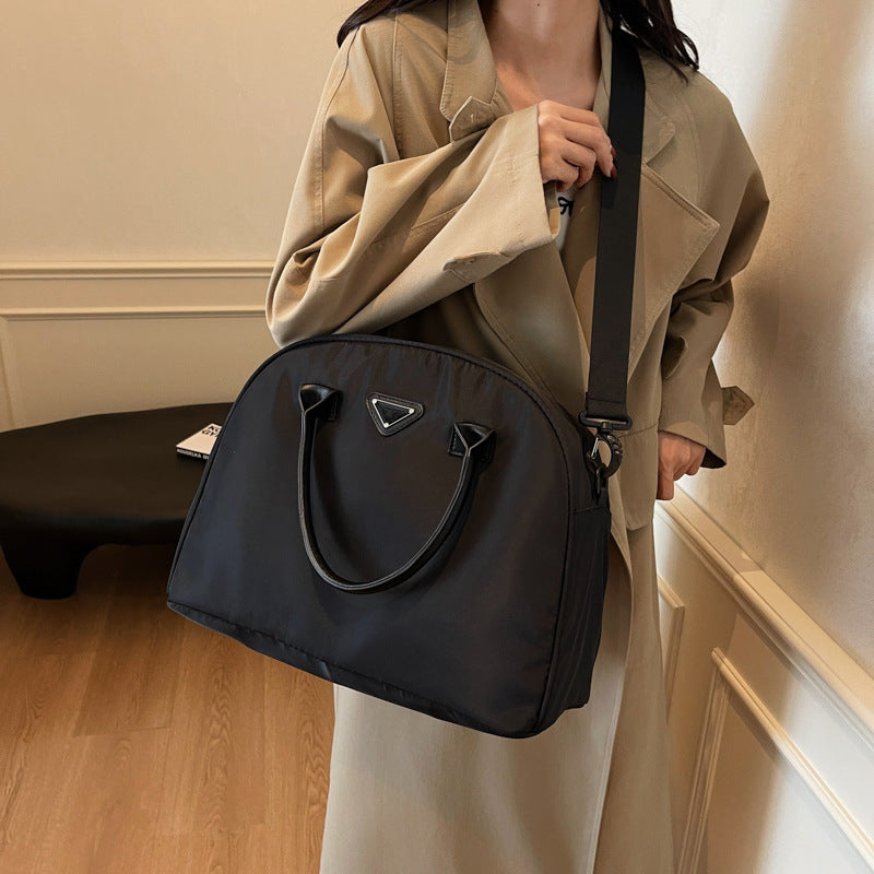 Elegante strukturierte Handtasche Karnz
