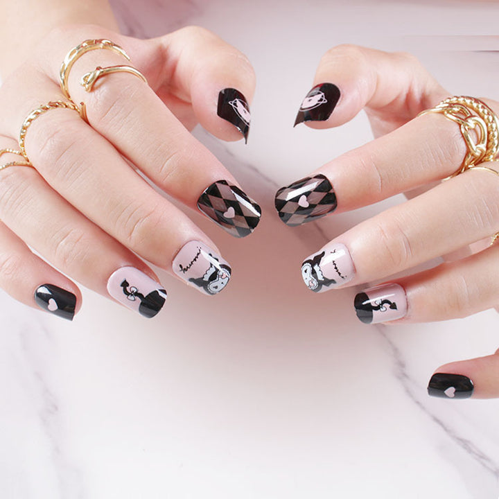 Premium Kunstnagelset mit kreativen Schwarz-Weiß-Motiven Karnz