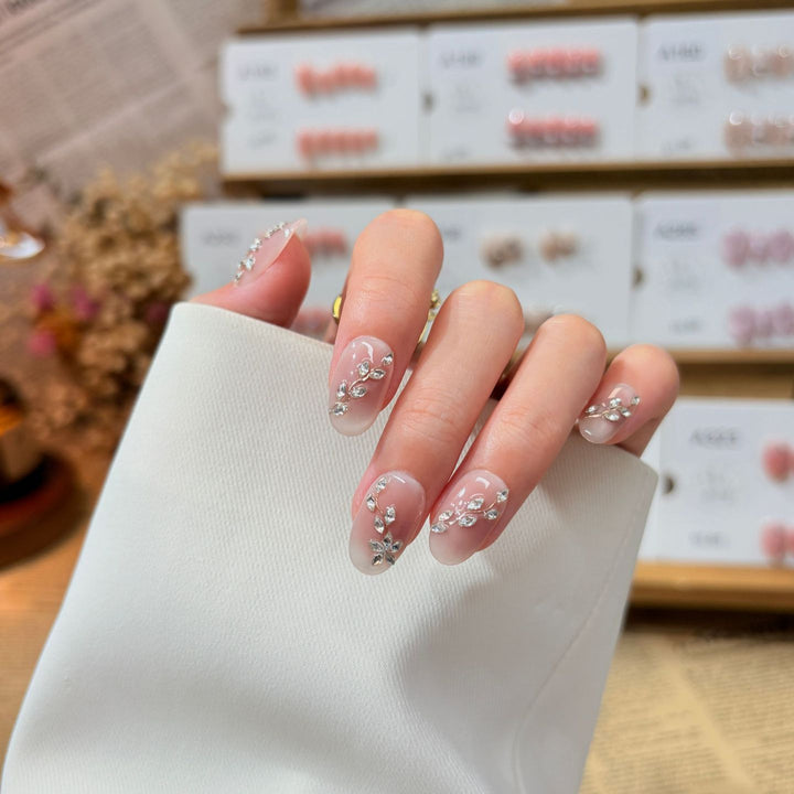 Elegante mit Strass verzierte Press-On Nail Set Karnz