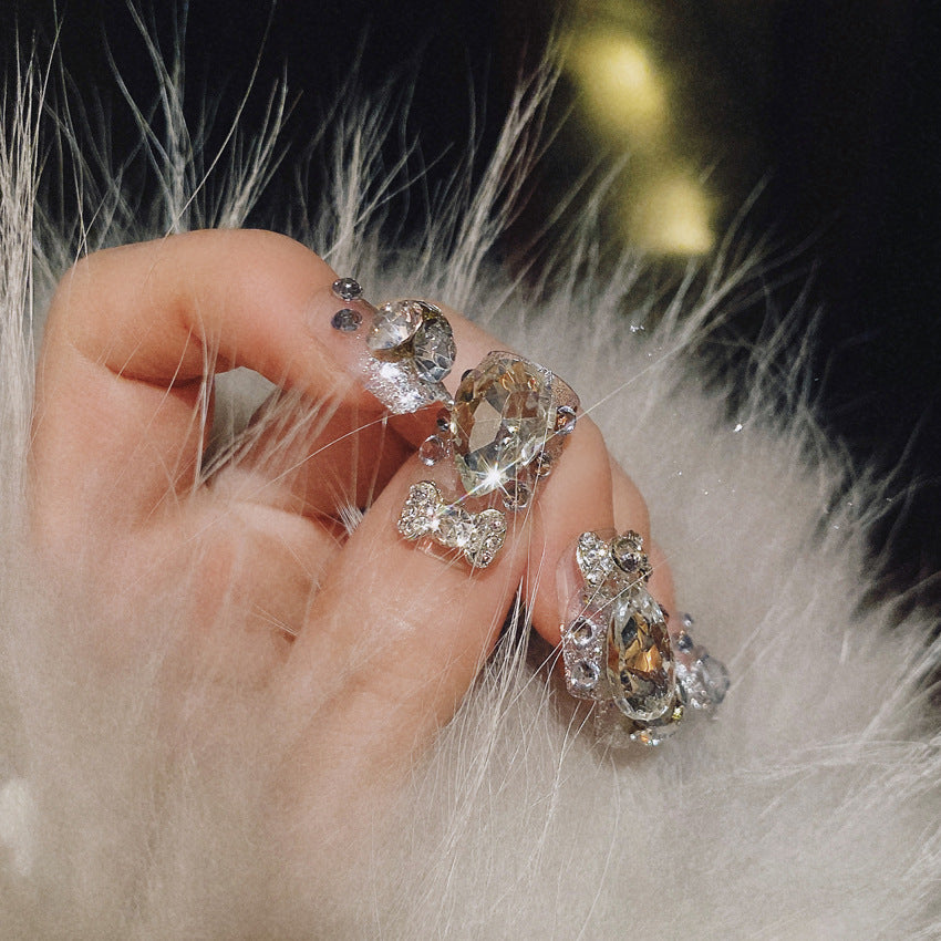 Glamouröse Kristall-Nagelkunst