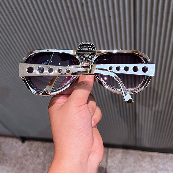 Damen Statement-Sonnenbrille mit auffälligem Totenkopf-Design und funkelndem Kristallbesatz Karnz