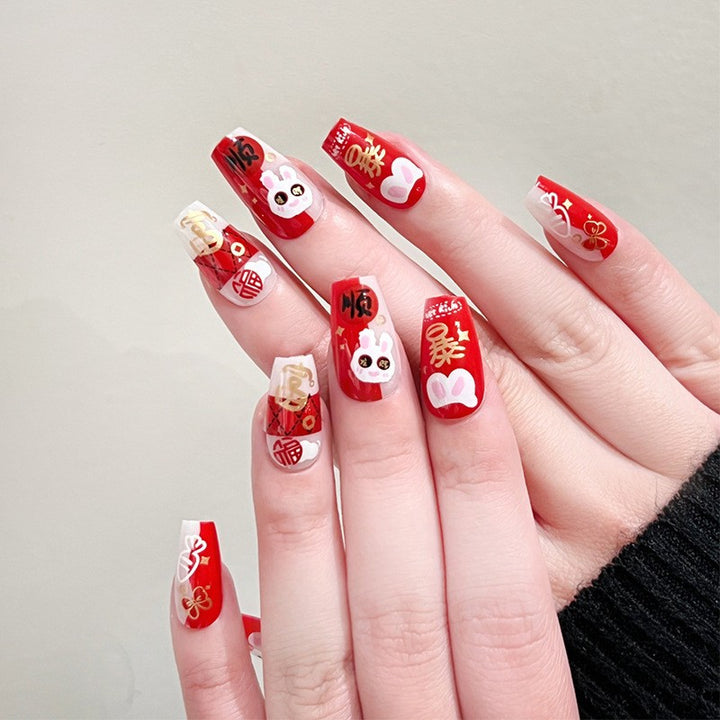 Kunstvolle Nagelverlängerungen mit elegantem Blattmuster Karnz