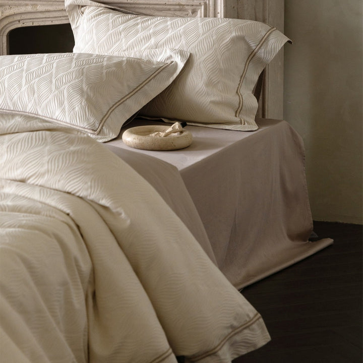 Wellenstrukturierte Jacquard Bettwäsche Set mit Paspelbesatz