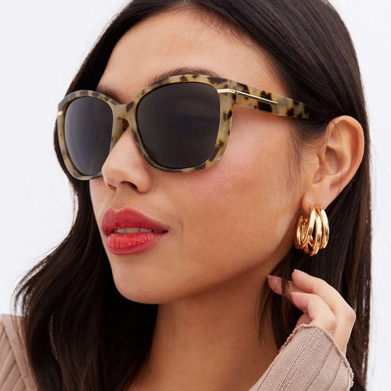 Damen oversized Sonnenbrille mit elegantem Kunststoffrahmen und schützendem UV-Filter Karnz