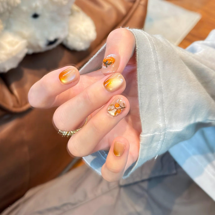 Kunstnägel Im Eleganten Ombre-Look mit Floralem Akzent Karnz