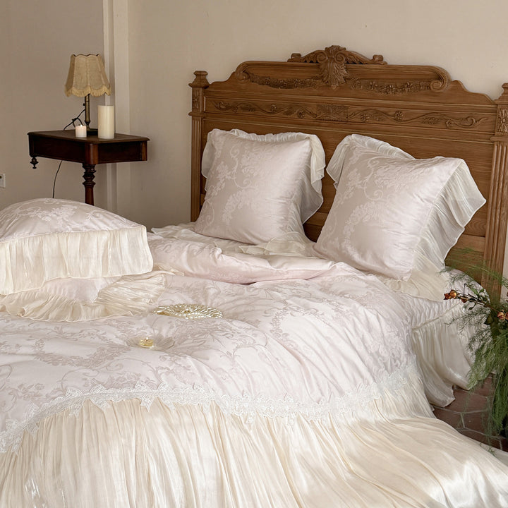 Luxuriöses Satin-Jacquard-Bettwäscheset mit Plissee-Bettrock und feiner Spitzenbordüre