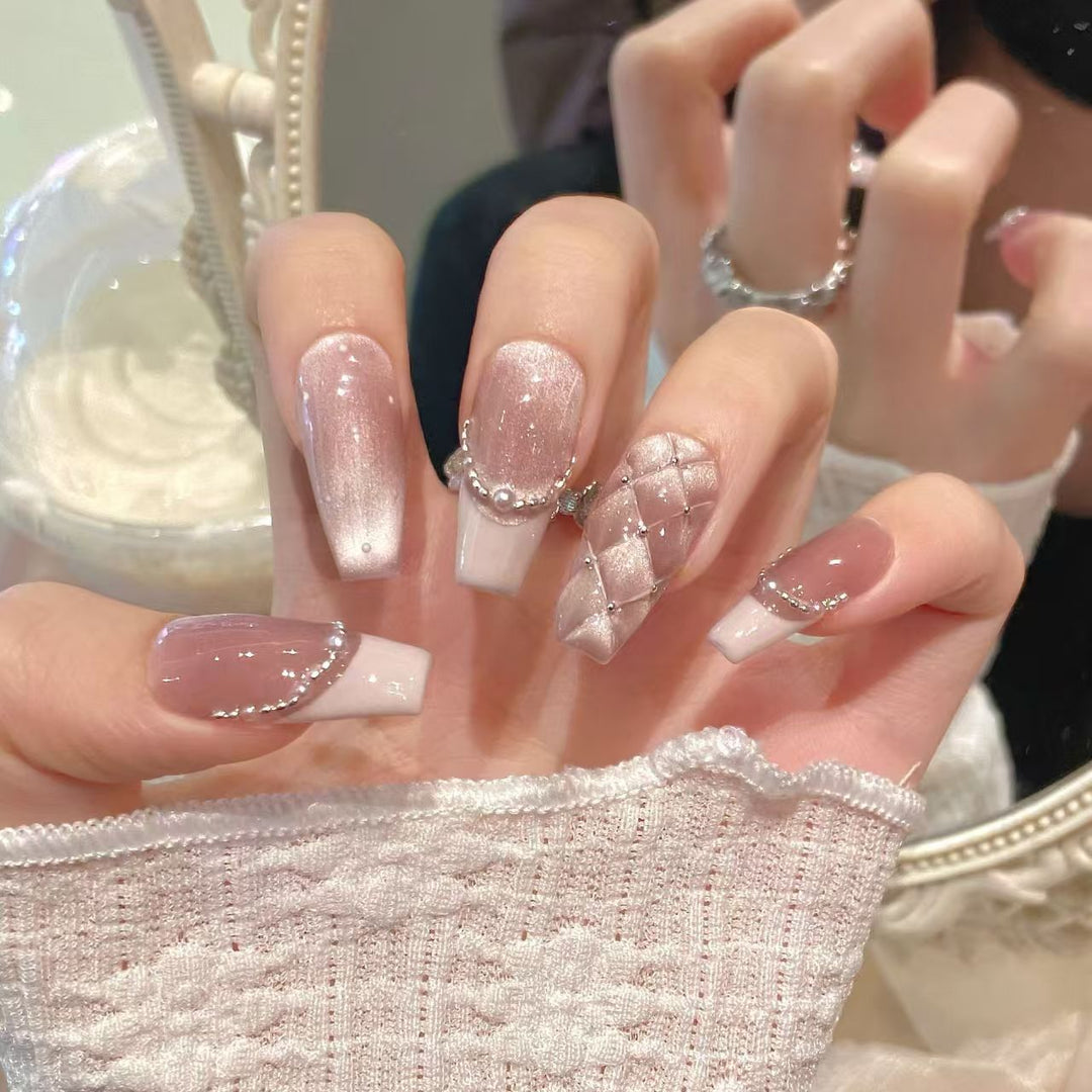 Elegante Perlen Press-On Nagelkollektion Karnz