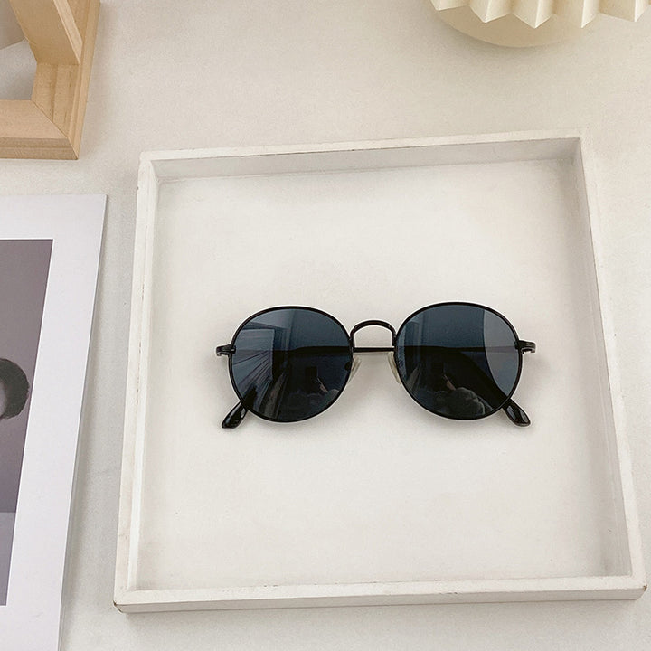 Modische Runde Sonnenbrille mit Goldener Fassung Karnz
