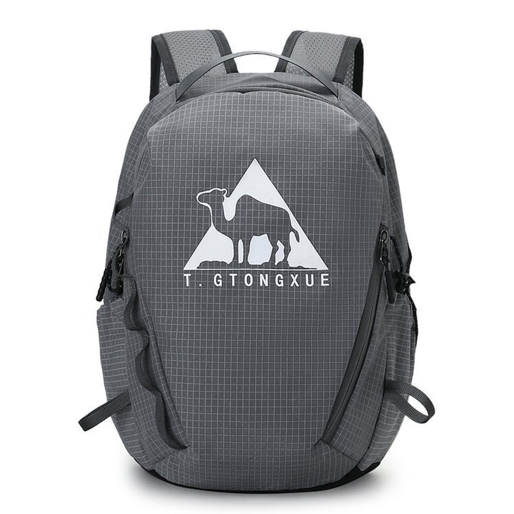 Abenteuerbereite Wandertagesrucksack