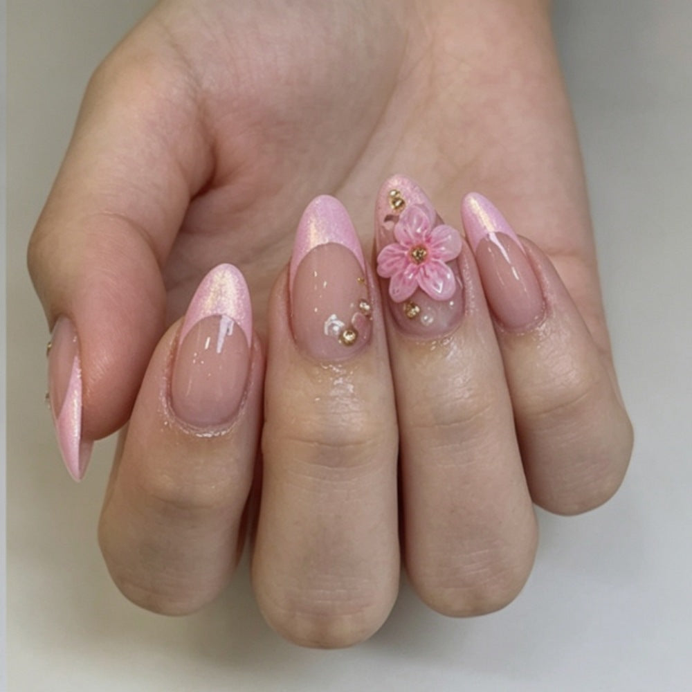 Kunstnägel mit Floralem 3D-Design Karnz