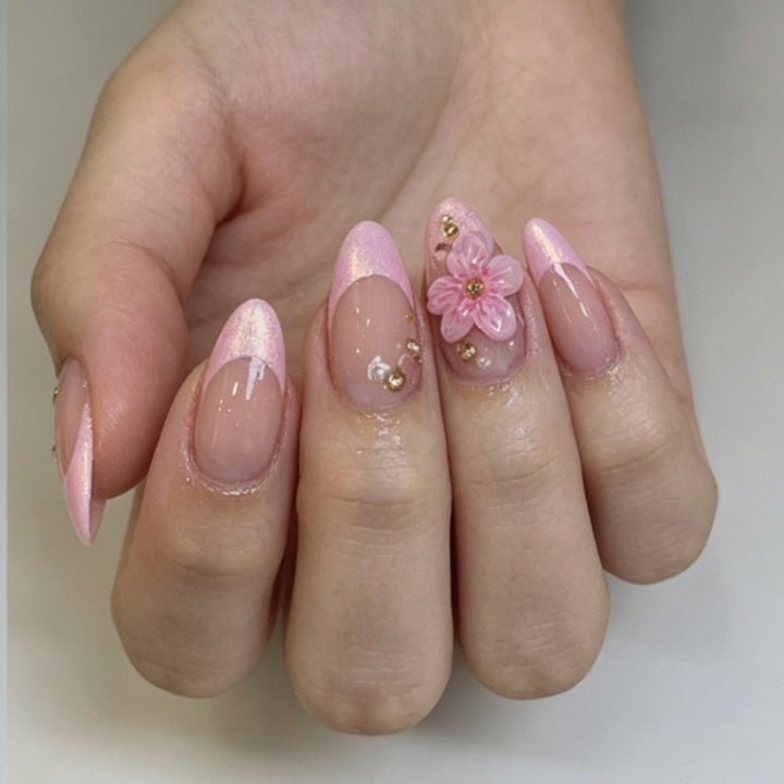 Kunstnägel mit Floralem 3D-Design Karnz
