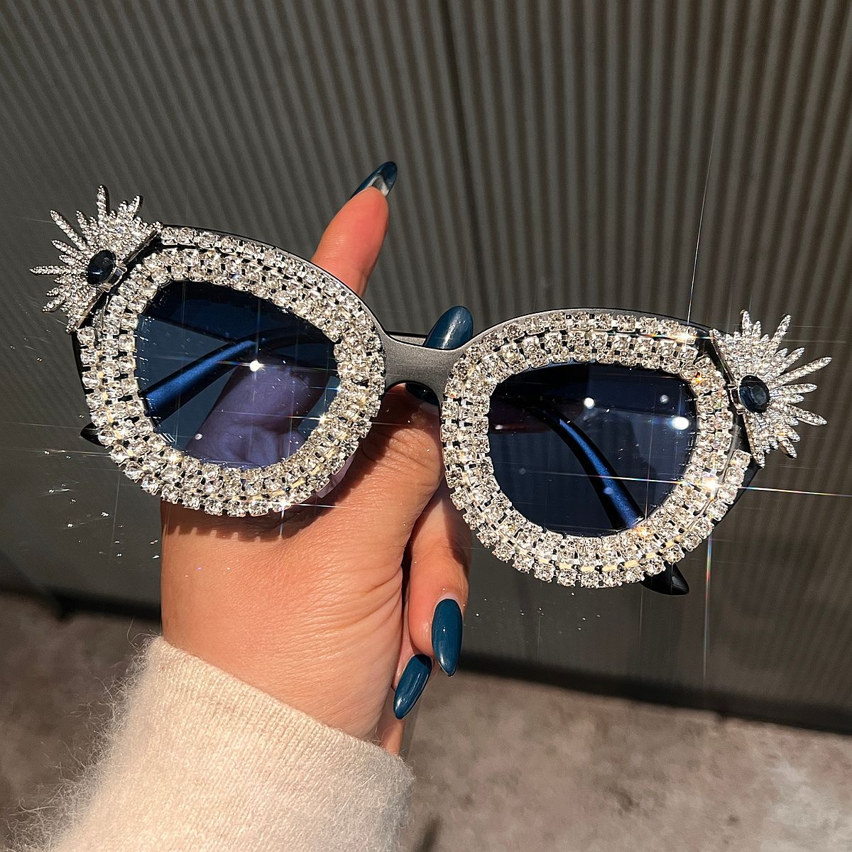 Damen Sonnenbrille mit funkelnder Kristallverzierung Karnz
