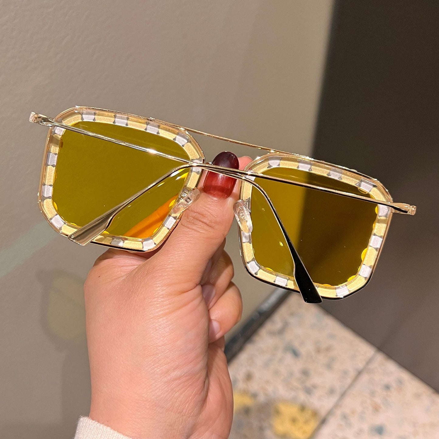Damen Exklusive Sonnenbrille mit Kristallbesatz Karnz