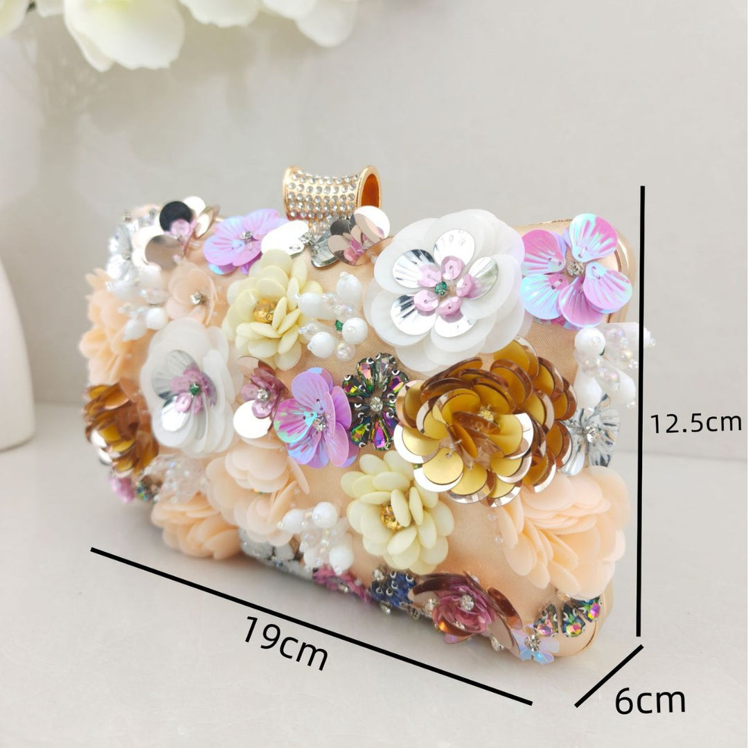 Blumig verzierte Abend-Clutch