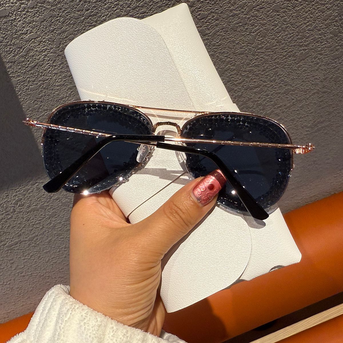 Damen Sonnenbrille mit extravagantem Strassrahmen Karnz
